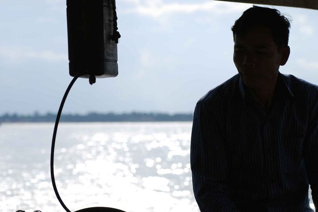 船を頼んで、「メボン」へ渡ります