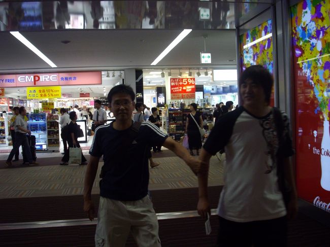 免税店エリアに入ってきました<br />まだ1時間程ありますので、アキバやらブランド店冷やかしです<br />