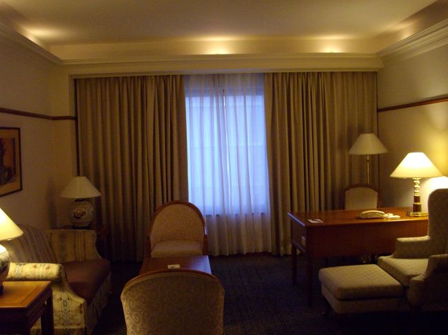 ツイン2部屋、シングル1部屋楽天にて予約<br />ツイン1部屋がアップグレートでスイートになりました。<br />スイートは2部屋に分かれていて、5人泊れますね