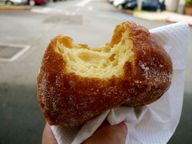 前にハワイに来たときに<br />初めて食べて感動したマラサダ。<br />ふわふわでおいしいーーー。<br />何個でもいけちゃいそうです★