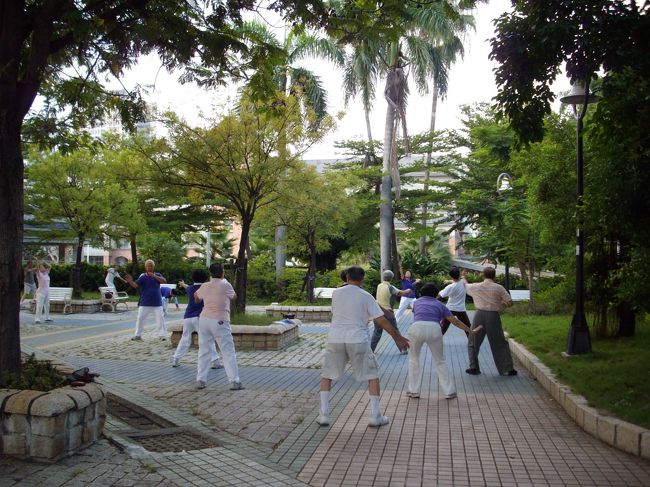 高雄も朝から公園で体操してました