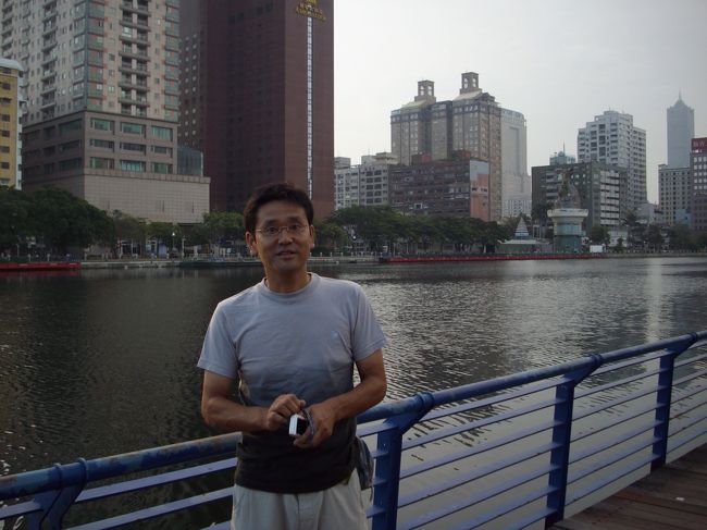 愛河をバックに1枚