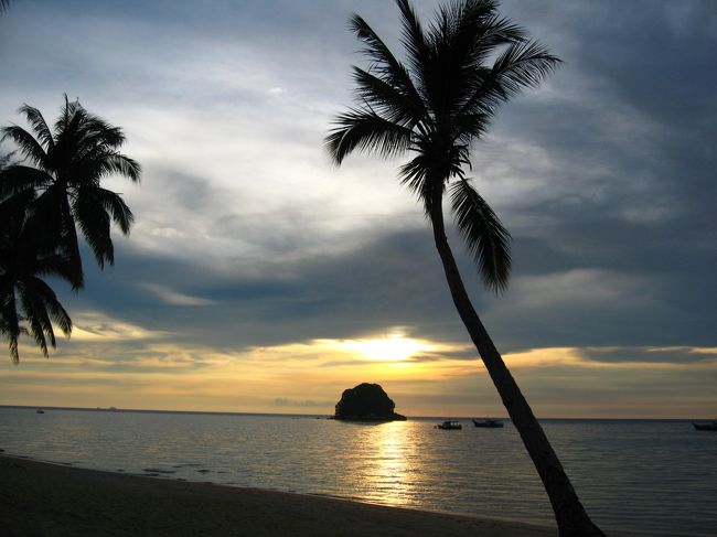 レンギス島と朝日。