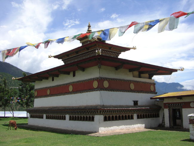 チミ・ラカンに到着！　地域のお寺というような雰囲気の漂う、素朴な寺院です。