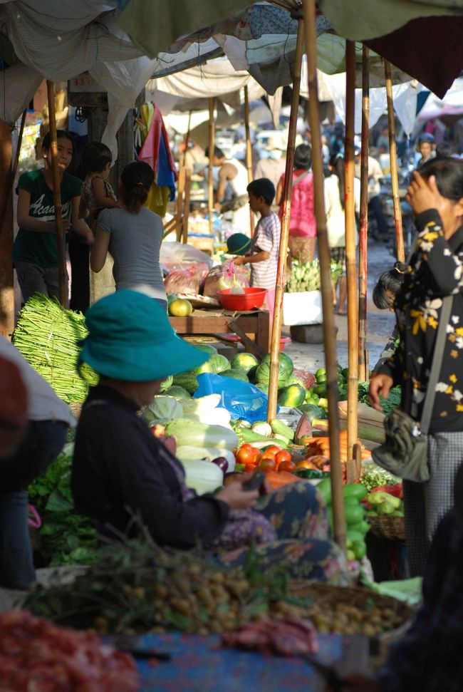 次の日は、ＧＨ近くの一番大きな市場「プサールー」へ行きました。<br />