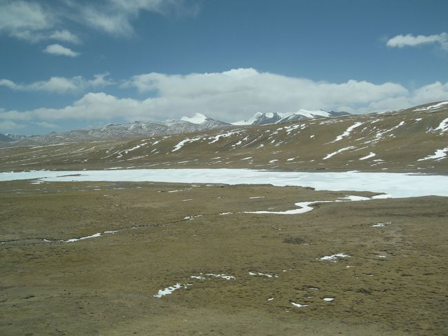 標高５０００ｍの世界って、荒野そのもの。