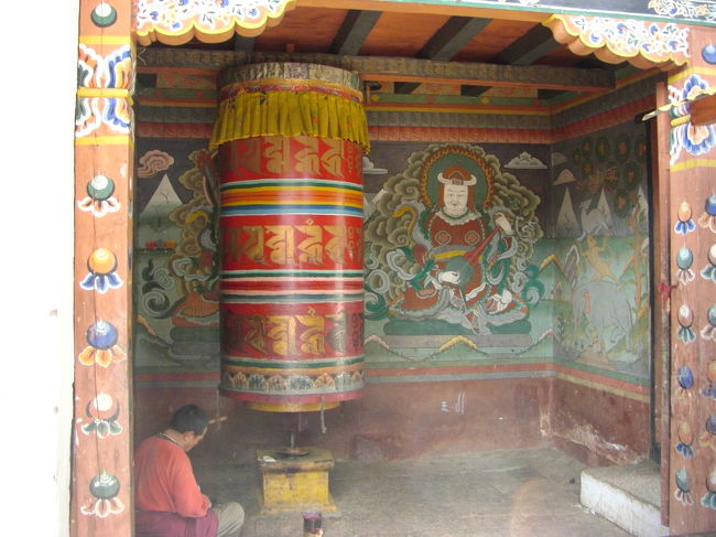 立派なマニ車もあります！