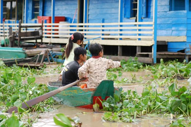 子供たちも一人前の「船頭」です。