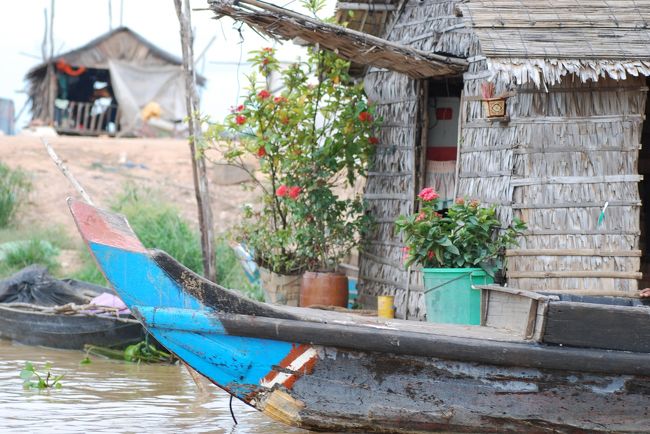 船の上の生活を、工夫して楽しんでいます。<br />ここには、何でもあります。無いのは、トイレとシャワー？