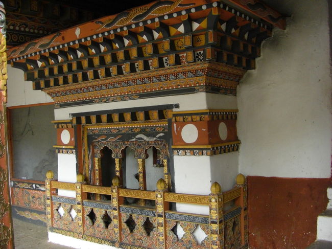 ゾンの中にも、小さな祠が建てられています。