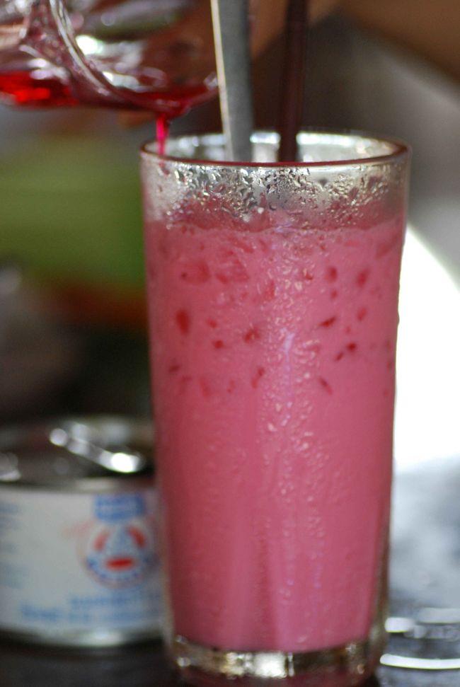 ドライバー「Ｓ」の「イチゴミルク」<br />コンデンス・ミルクとイチゴ・シロップが一缶づつ、ついてます。何も全部入れなくても・・・