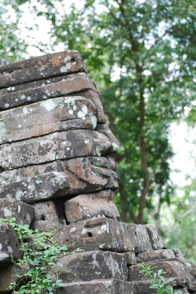 かろうじて残る、バイヨン式の観世音菩薩。