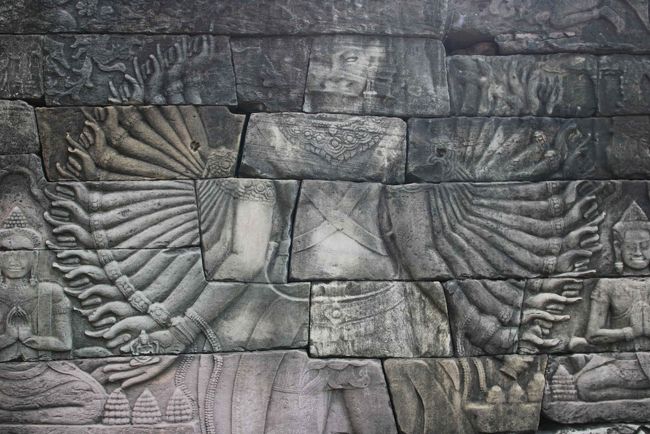 繊細に残されている、「千手観音像」彫刻