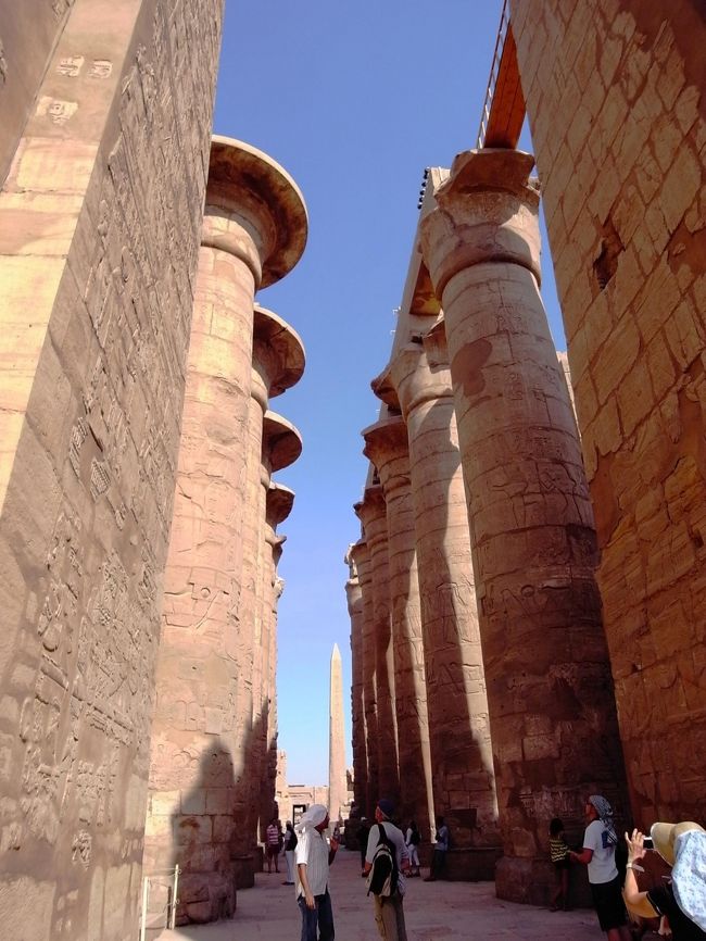 巨大列柱室、すごーい。<br />でっかい柱に、びっしり彫刻されてて、色が残ってるところもあるんですよ。<br />３千年以上昔にこんなものがっていうのもすごいし、それが今こうして残ってるっていうのもすごい！！