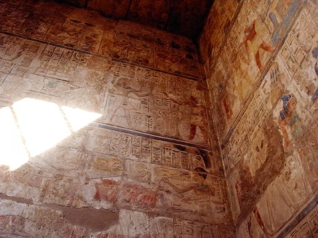 色彩がきれいに残ってます。<br /><br />この写真とるのに、お金とられそうになっちゃいました。<br />地元民っぽい人が指さして写真とってごらんっみたいなジェスチャーしてるから撮ってみたんですけど。なんかそんなことすら有料のようで。<br />現地の人の親切には要注意です。後でお金せびられますから。