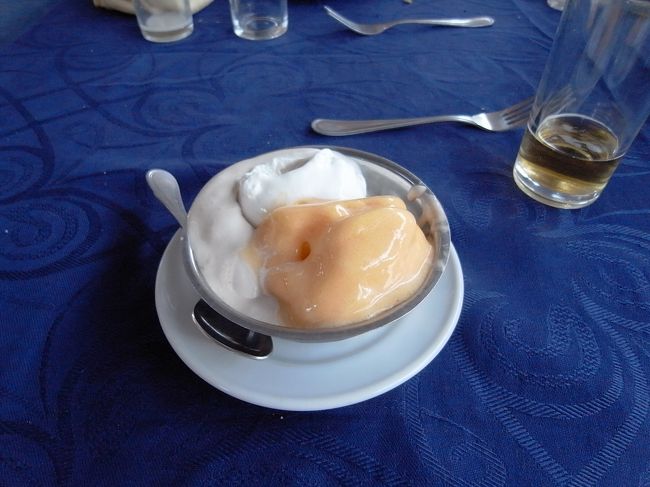 みるみるうちに溶けていくアイスクリーム。