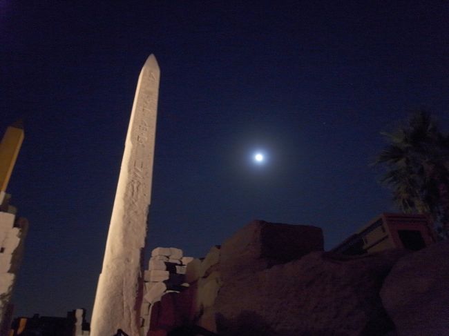 月も満月で明るく輝いてました。