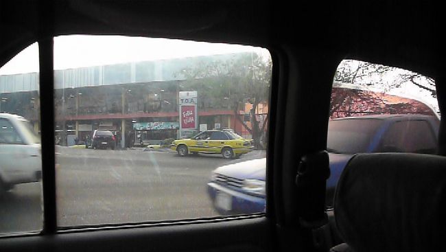 ホテル内山田からタクシーでアスンシオンバスターミナルへ。