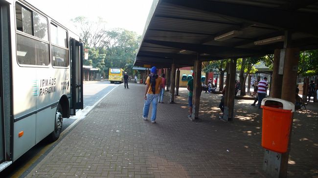 近距離バスターミナルに到着。<br />この近くの安宿を探そうか。