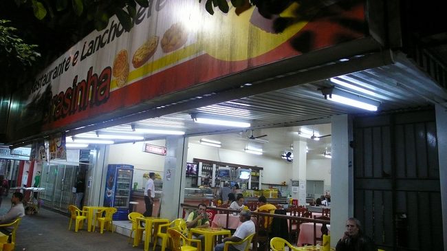 晩御飯はブラジル通りでよくはやっていた店に。<br />今回の南米旅行で初めての外食出です。<br /><br />量り売りです。