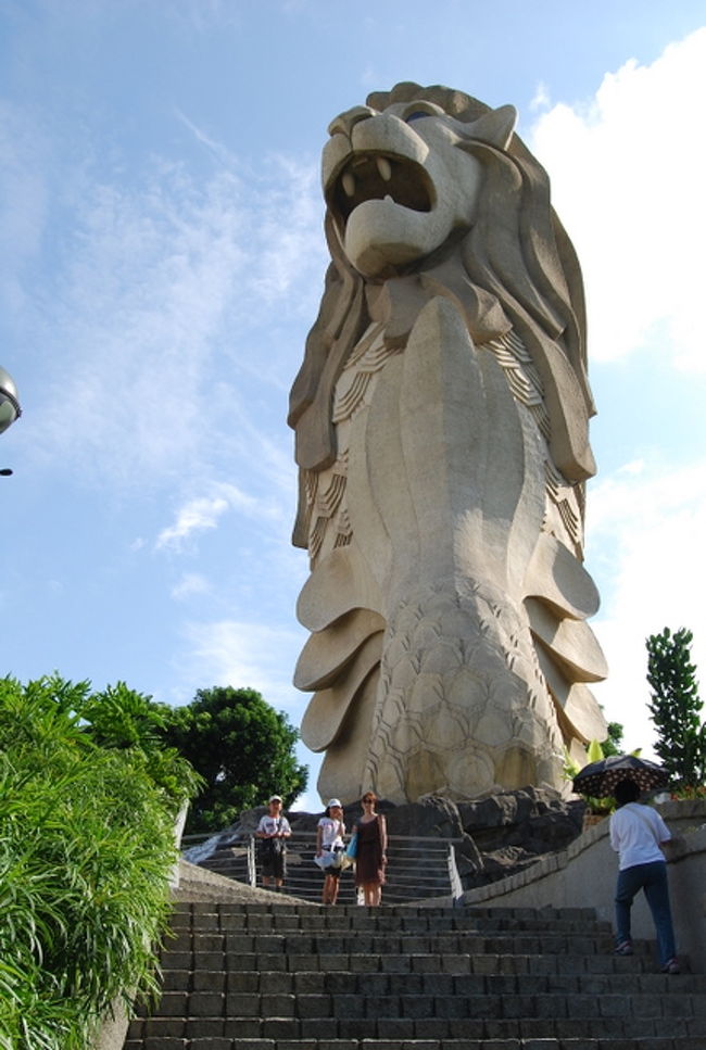 エクスプレスを途中下車して、マーライオンタワーへ<br />写真だけ撮ったらまたすぐにビーチスティションを目指してGO<br />