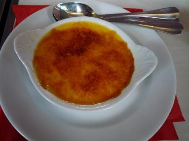 ここに来たら食べなきゃダメでしょの“クレームブリュレ”<br /><br />表面パリパリ、中はトローリでめちゃウマっ！！！