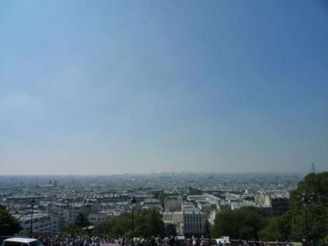 少々ガスってますが、、ここからはパリ市内が一望！<br /><br />それにしてもめちゃめちゃイイお天気☆