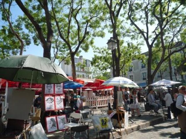 色んなタッチの絵が売られてて、見て歩くのが楽しいところ。<br /><br />何気にいいお値段だな〜<br />画家さんによっては、カード利用可な人も。<br />お店じゃないのにすごい！