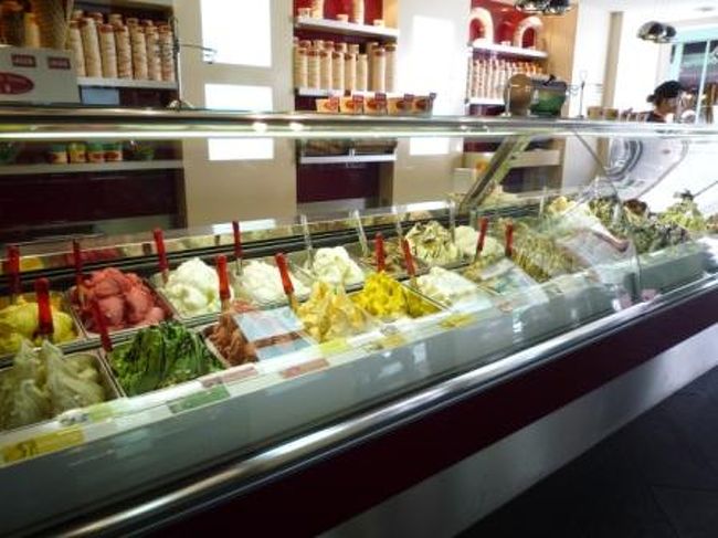 近くにはこんなおいしそうなジェラート屋さんも。