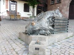 デューラーの家の前の銅像　ニュルンベルク出身の画家デューラーの家は行きませんでした。