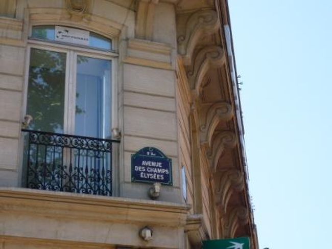 目指すは、そう“Ｌｏｕｉｓ Ｖｕｉｔｔｏｎ”！！<br />４日目に引き続き２回目のご来店（笑）<br />ホントビックリする程安かったんだもん！<br /><br />心の中で“これからも頑張って働けばいいんだよね！？”ってつぶやきながらの購入（笑）<br />大満足☆