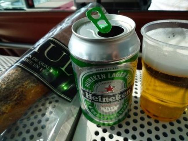 ランチも食べられてなかったから、一先ず“ＰＡＵＬ”のサンドイッチで腹ごしらえ。<br /><br />パリ市内のＰＡＵＬは、超長蛇の列で入れなかったお店。<br />思わぬところでラッキー☆<br /><br />やっぱりパンが美味しぃ！