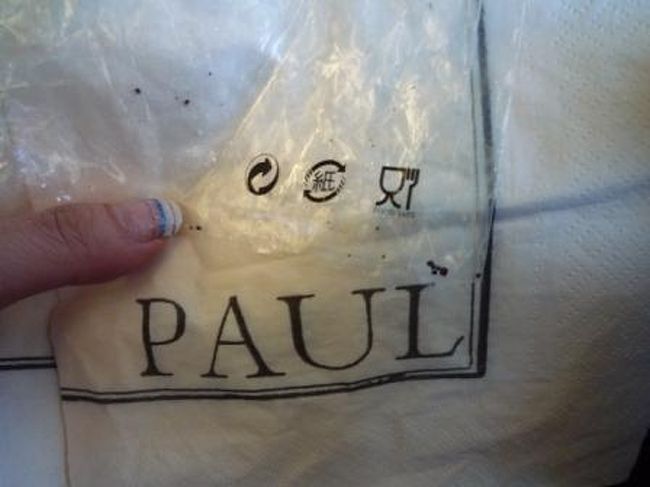 パリで超人気のお店なのに…<br /><br />サンドイッチが入ってたビニールは“紙”じゃないよ。<br /><br />