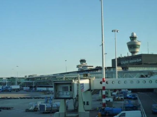 無事にＡＭＳ・スキポール空港到着！<br /><br />しかも、到着時間はほぼ定刻！！<br />あんなにｄｅｌａｙしたのに…<br />飛行機もやれば出来るんだっ！！！