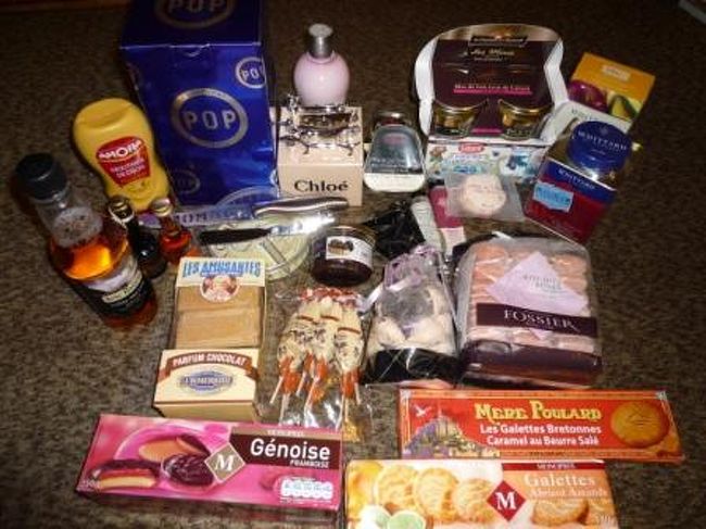 戦利品の一部。<br />スーツケースが重くならなければ、もっと買ってきたかったのに（笑）！<br /><br /><br />９日間のロンパリ旅行が終に完結！！<br />観て・食べて・買って・語って・笑って…色々感動したね。<br />大満足の９日間だった☆<br />次回はまた来年頃ですかね（笑）？<br /><br />長い長い旅行記に、最後までお付き合いいただき、ありがとうございました！<br /><br />　　　　　　　　＊＊＊＊　おしまい　＊＊＊＊