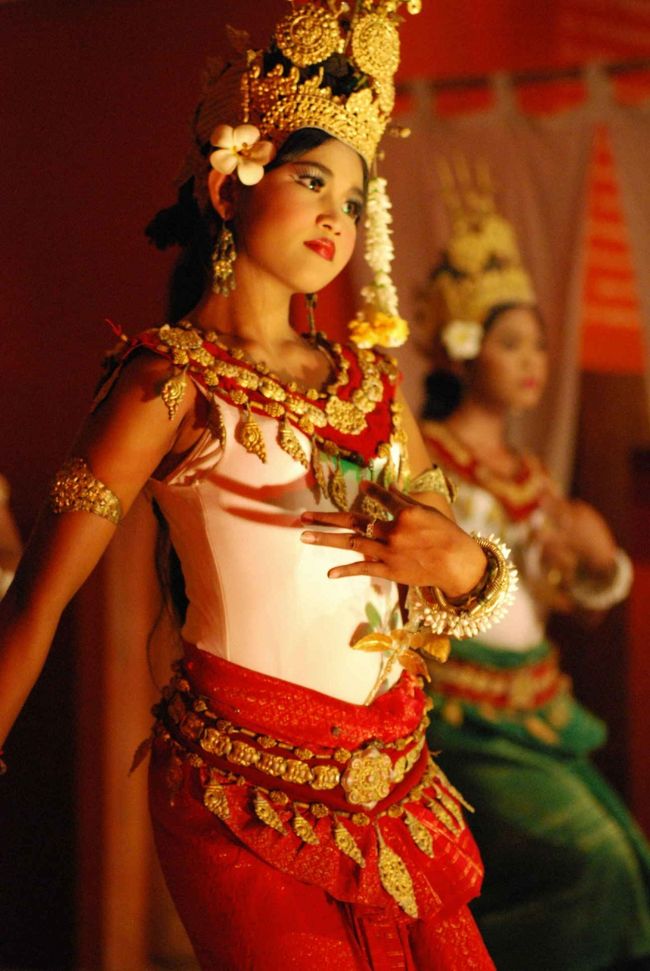 夜はオールド・マーケットへ。<br />入った店で、アプサラ・ダンス公演中でした。