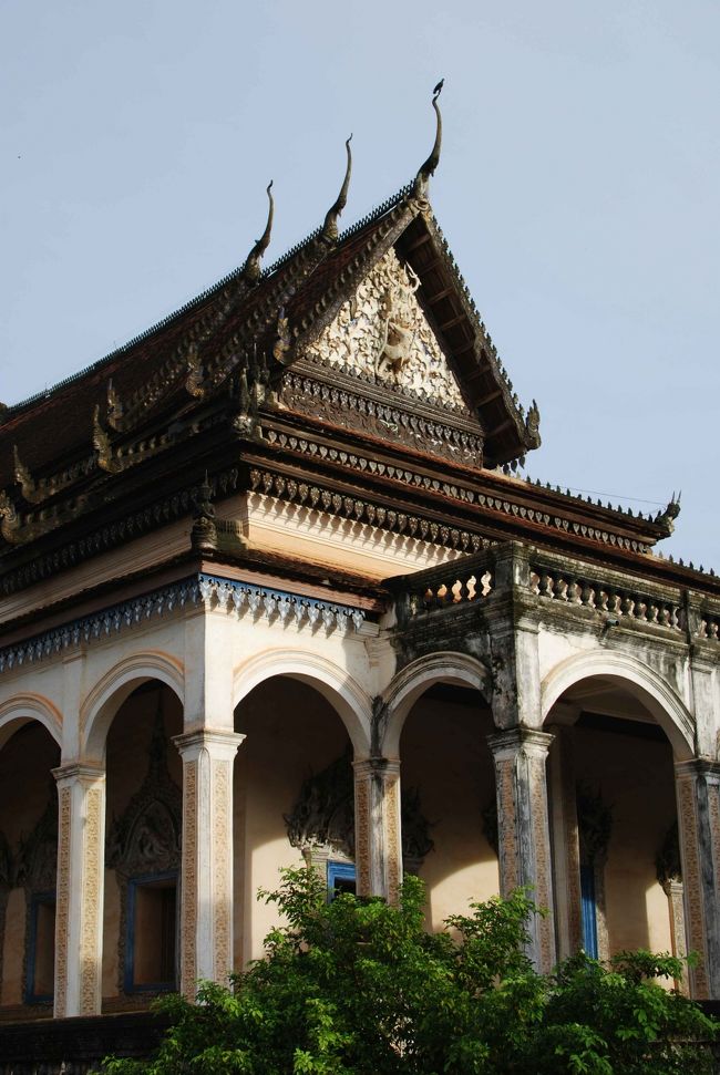 翌朝は、シェムリアップ市内で一番大きなお寺「ワット・ポー」へ。