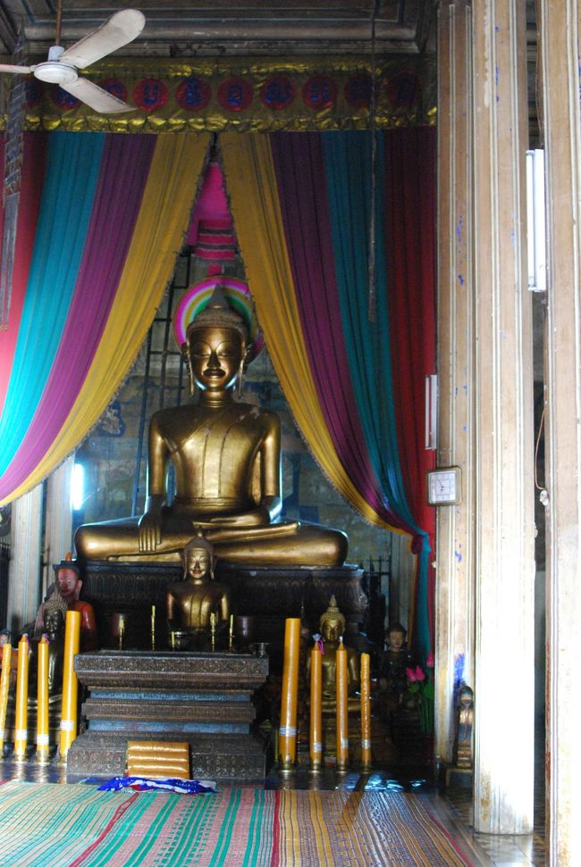 上のおじさんが案内して、本堂に入れてくれました。<br />合掌。