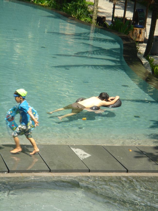 パパは疲れたから勝手に遊んどいてくれ