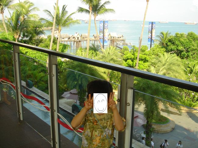 モノレールの駅<br /><br />後ろに見える建物らしきモノは『ソング・オブ・シー』のセットです