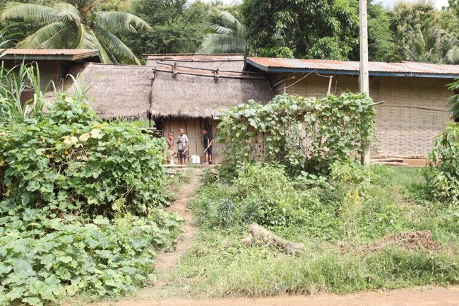 古い家ですね。ここまで来たら現地の人しかいませんでした
