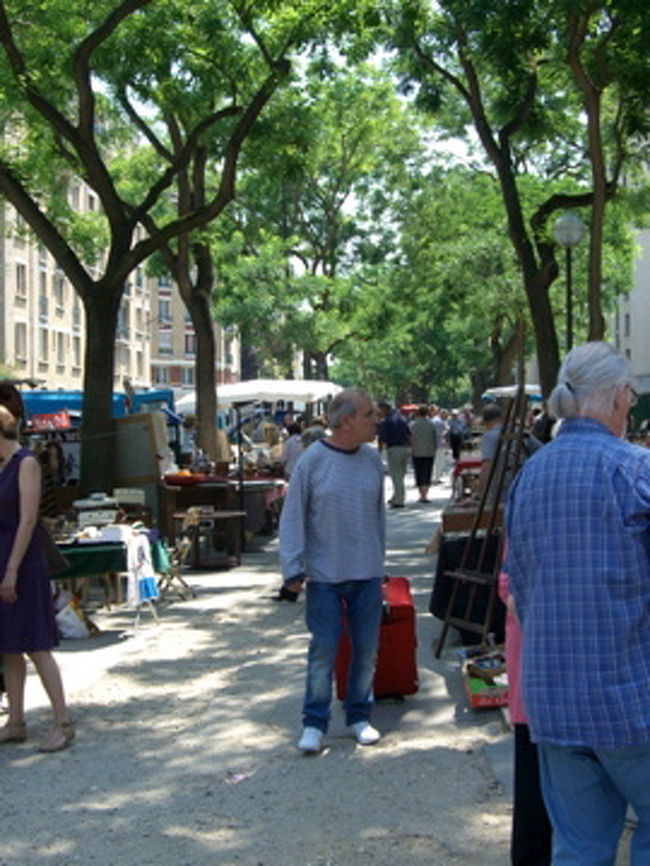 ピカソっぽいおじさん。<br /><br />ボーダーに赤いカートがめっちゃオシャレで、<br />フランスっぽい♪