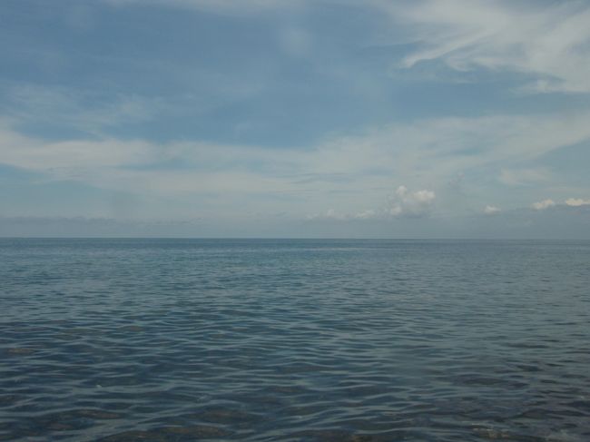 ２日目は人生初の体験ダイビング！！<br />日本から現地のダイビングショップに予約を入れていきました。<br /><br />潜るポイントはトランベン。<br />色々迷いましたが、初心者向けなのと沈没船が見られるということで、ここを選びました。