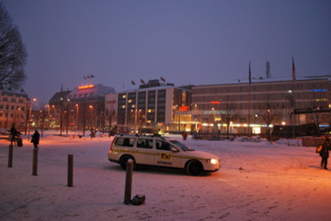 こんな雪、当たり前だよ〜って時速100km、東京では、完全麻痺だよ！運転手さん。