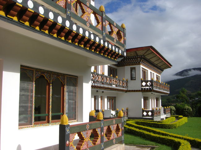 プナカより移動してきて、今日の宿に到着。コテージタイプのきれいな宿でした。この宿では、他のグループの旅行者と一緒になりました。