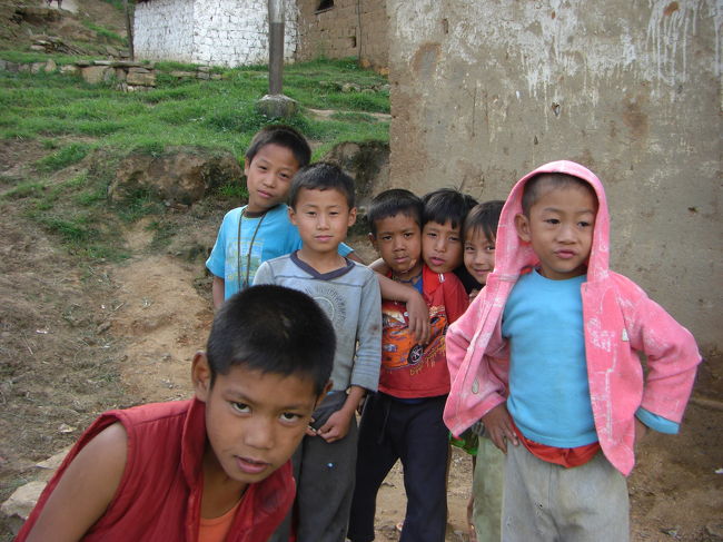 女の子達は、照れて写りませんでした。手前の子供は、ちょっとやんちゃそうです。