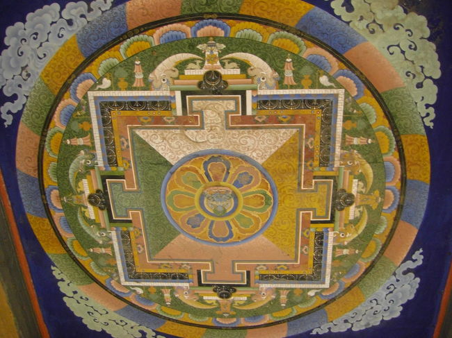 めずらしい装飾のタンカです。