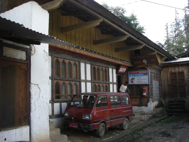 路地裏に郵便局を発見。