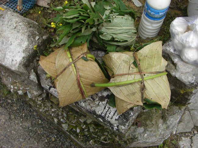手作りバターです。葉に包まれて売られています。