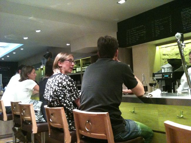 蟹のコールスロー風サラダと野菜の肉詰めをたべた。<br /><br /><br />コールスローの絶妙な浅漬けっぷりがとてもいい味。<br />肉詰めはちょっと私には濃い味だった。<br />パン、コーヒーはおいしい。<br /><br />これで30ユーロくらいだった。